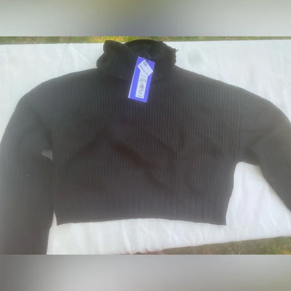 Women’s Future Collection Sweater NWT - Picture 7 of 9